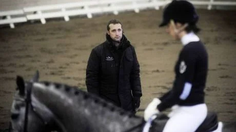 POPULÄR. Svenske dressyrstjärnan Kristian von Krusenstierna instruerade länsryttare på Bodens Ridklubb under helgen.