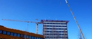Kranar lyfter Boden