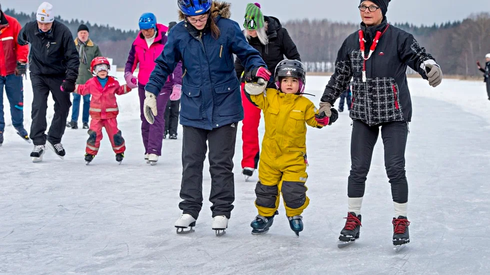 Isfestivalen som skulle hållas på söndag, 19 februari, skjuts fram en vecka på grund av regnoväder. 