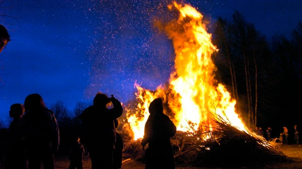 Det är åter dags att fira vårens ankomst med flammande Valborgseldar.