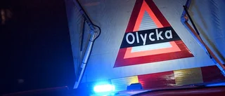 Bil i diket utanför Bettna – förare till sjukhus