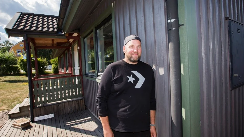 Peter Lundin är uppvuxen i Enstaberga, och hans två bröder bor i Svalsta. – Det är kul att flytta tillbaka, och i jämförelse med att bo inne i stan är det väldigt tyst, lugnt och fritt här ute.