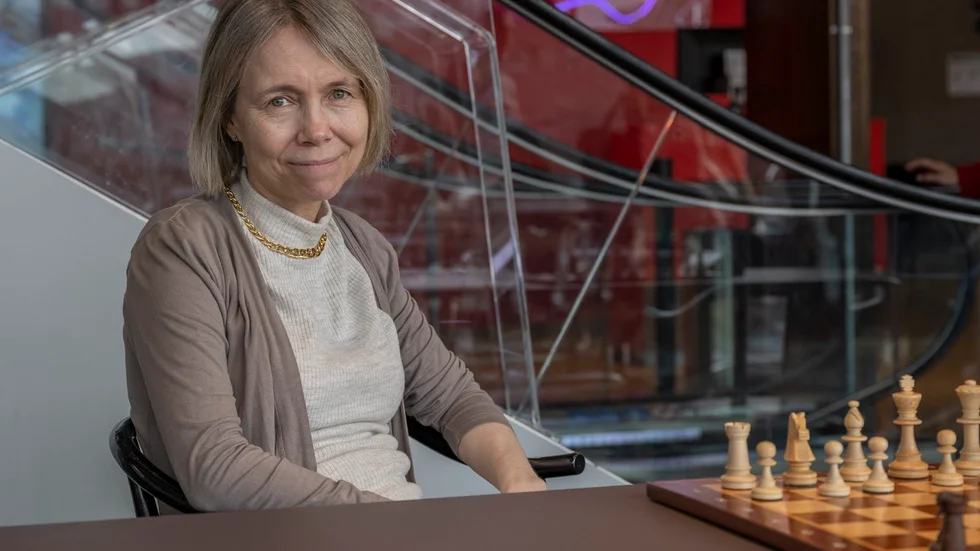 Pia Cramling har efter två raka brons tagit OS-guld i schack. Pressbild.