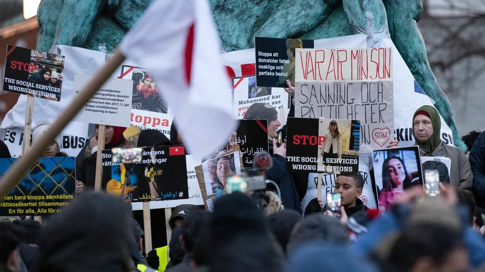"Nyans är ett parti som på allvar ifrågasätter och vill riva ner Sverige som demokrati och sekulärt samhälle och istället göra vårt land mer likt Mellanöstern", menar SD-debattörerna, som är oroade över risken att S efter nästa val gör allianser med partiet. Bilden från en demonstration som Partiet Nyans arrangerade i Malmö tidigare i år.