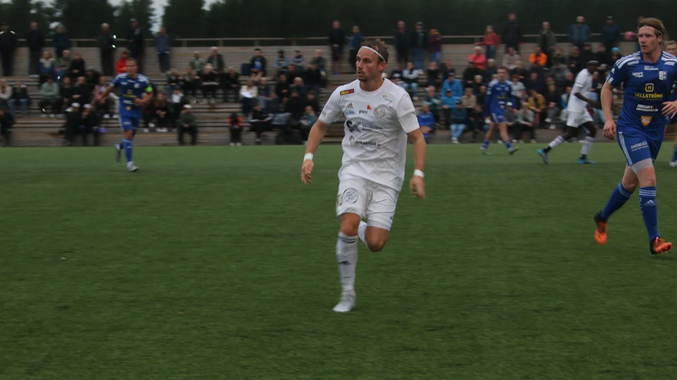 Skellefteås Oliver Grenholm var ett ständigt orosmoment för hemmaförsvaret.