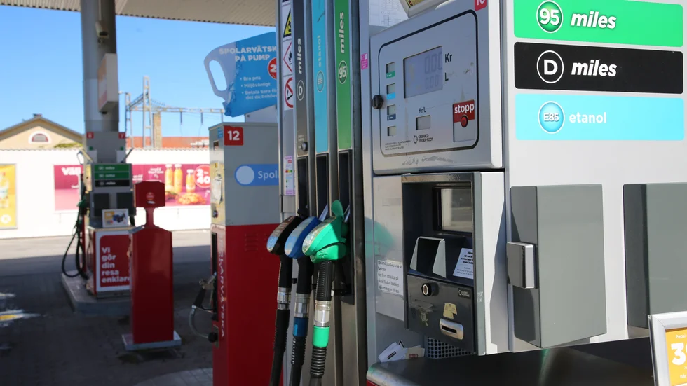 Bensin- och dieselpriserna fortsätter att sjunka.
