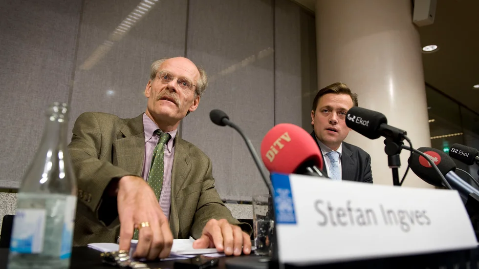 Skarpt läge. September 2008. Riksbankschefen Stefan Ingves (tv) meddelar på presskonferens att mycket stora dollarlån kan tas upp för att kunna stötta de svenska bankerna med likviditet.