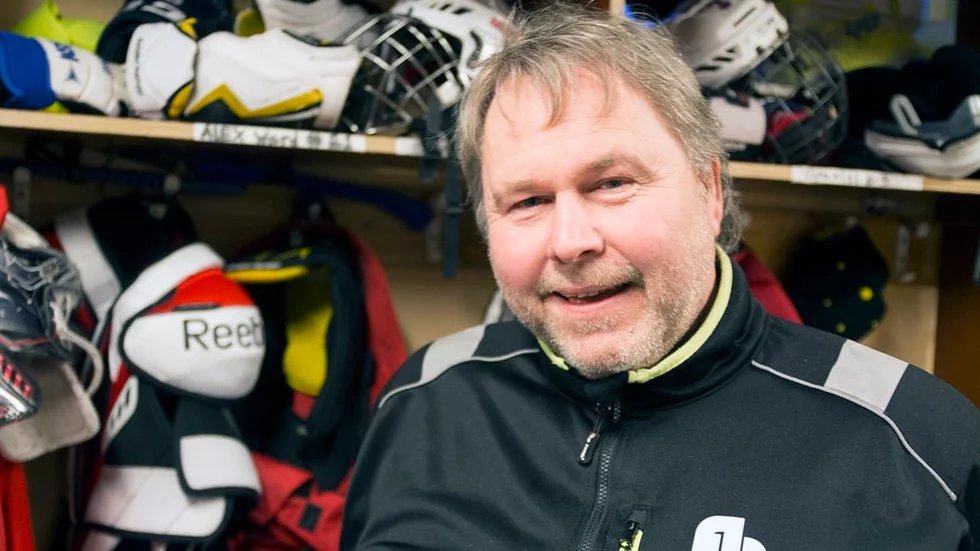Ola Larsson sköter KH-träningarna och i år hoppas han att KH ska släppa in lite färre mål än förra säsongen.