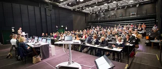 Debatt: ”Majoriteten spar