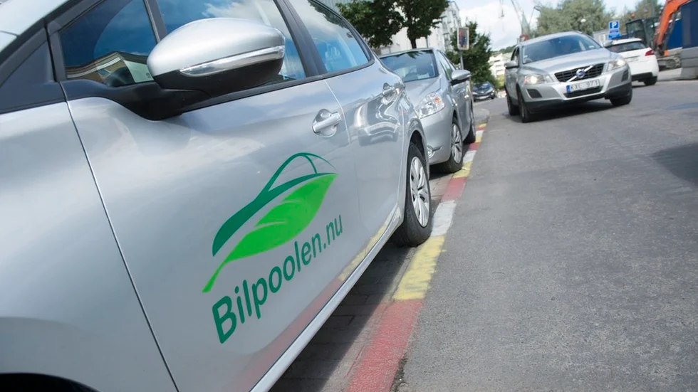 Att dela bil kan till exempel ersätta 4–13 bilar, beroende på hur många som gör sig av med den egna bilen, skriver Åsa Hagelin och Liv Fjellander.