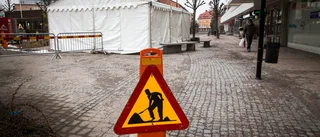 Tält täcker torrlagd fontän