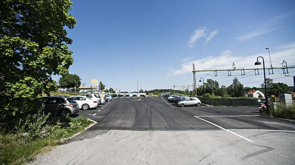 Pendlarparkeringen i Vagnhärad har utökats sedan denna bild togs.