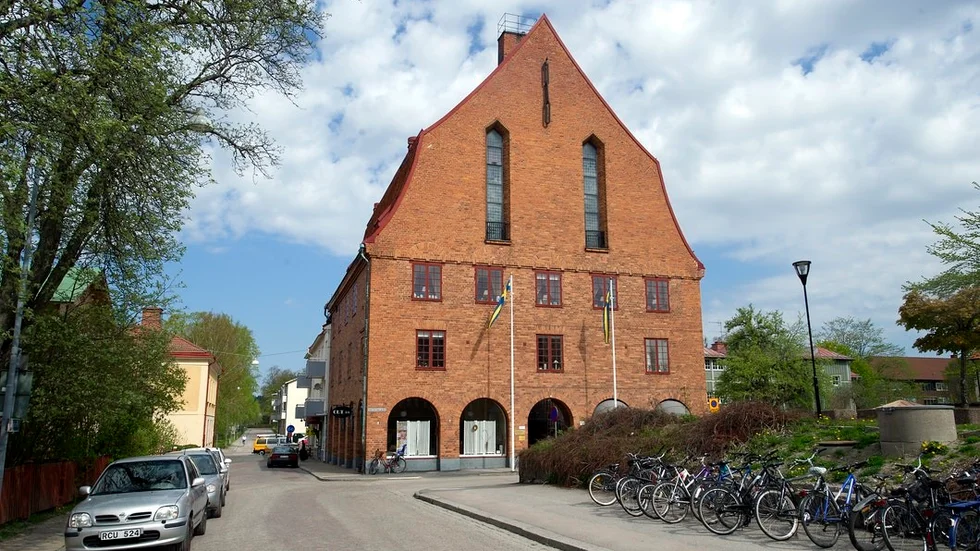 Här, i det som kallas ”Odd Fellow-huset” i Nyköping, ligger den restaurang som insändarskribenten undrar över. FOTO: JENS ALVIN