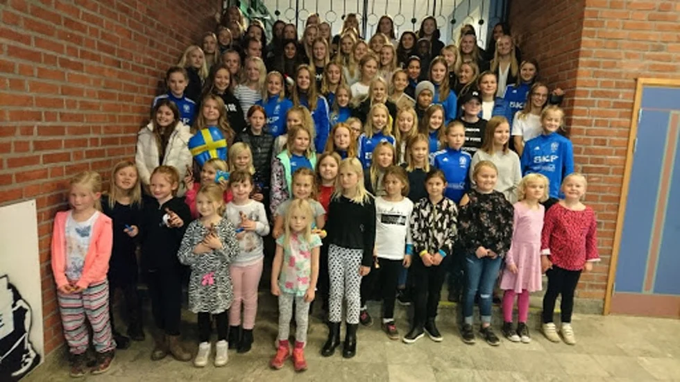 För första gången samlades samtliga spelare i DFK Värmbol till avslutningsfest på lördagen. Foto: Mårten Bohman.