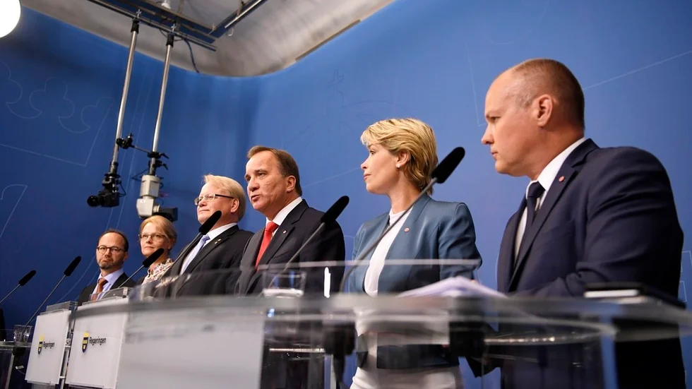 Stefan Löfven presenterade i går en större regeringsombildning där två statsråd, Anna Johansson och Anders Ygeman, tvingades lämna. Thomas Eneroth (tv) blir ny infrastrukturminister och Heléne Fritzon övertar migrationspolitiken från Morgan Johansson.