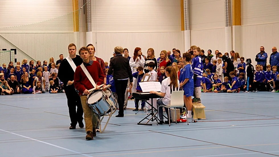 Hammarens IP invigdes vårvintern 2014 men fortfarande bråkas det om fakturor från byggperioden.