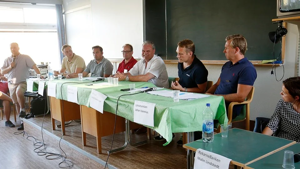 Paneldebatten lockade många sörmländska aktörer. Längst till höger vid långbordet sitter landsbygdsdirektör Johan Varenius.