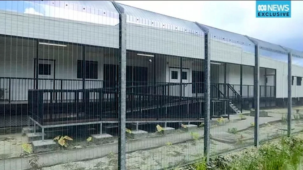 Flyktingmottagningscenter på ön Manus i Papua Nya Guinea – en av de platser dit asylsökande som kommit till Australien med båt har förts. Foto: AP