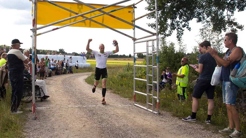 Publiken jublade när Mikael Kjellander sprang i mål som etta och dessutom slog nytt banrekord.