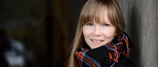 Prisbelönt författare hjälpte elever lansera bok