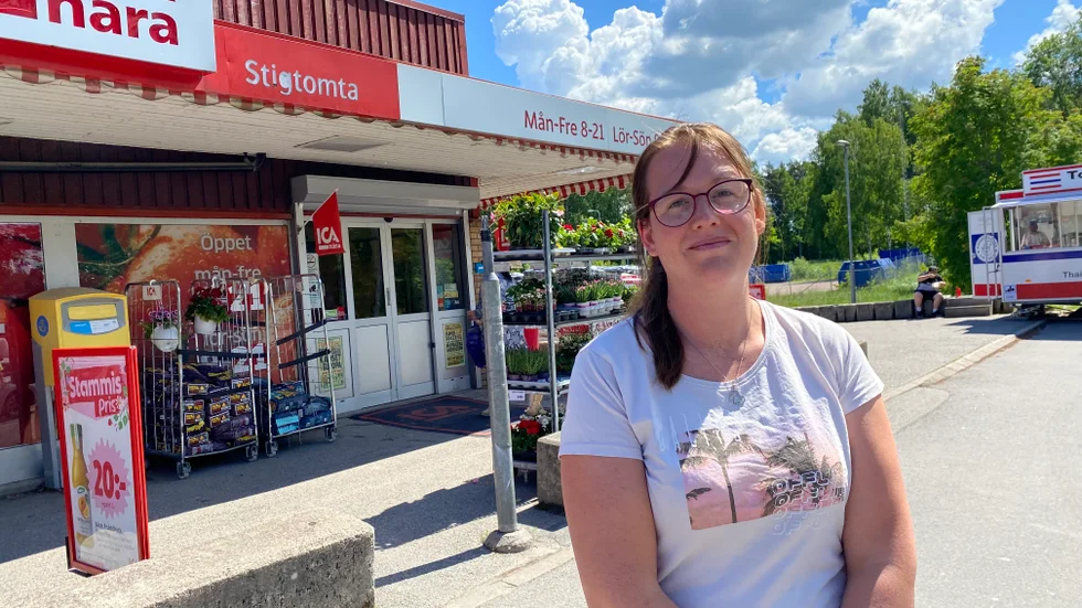 Anneli Svensson tycker det mesta är bra i Stigtomta, men kyrkans verksamhet lockar till sig busliv för att det är enda ungdomsgården i regionen.