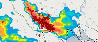 Ett massivt åskväder dundrade i Boden – blixtnedslag orsakade gräsbrand