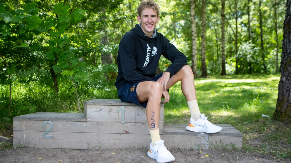 Andreas Carlsson slutade på 14:e plats i sin världscupsdebut i Mexico. Målet är att kvalificera sig till OS i Paris 2024. Motala menar han ger honom de bästa förutsättningarna att uppnå det målet. 