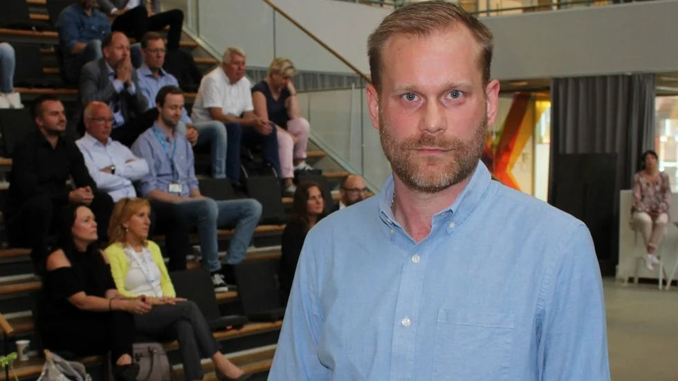 Jonas Kolehmainen är logistikchef på Sportamore. Företagets etablering i Eskilstuna är en av orsakerna till att sysselsättningen ökar på arbetsmarknaden.