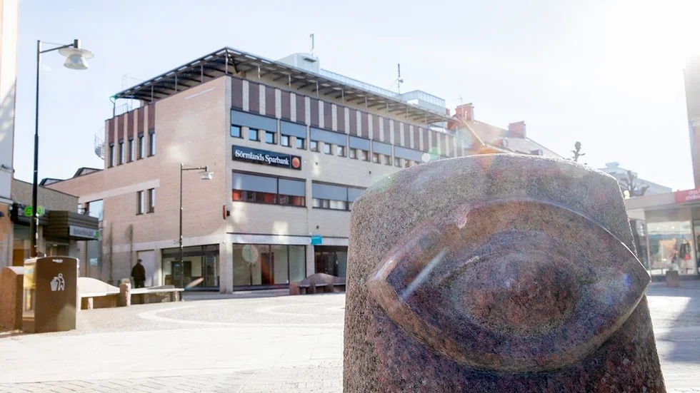 Sörmlands sparbank granskas just nu av Finansinspektionen i två ärenden. Dels hur styrelsen hanterar sitt ansvar i förhållande till lagar och regler, och dels hur banken följer penningtvättslagen och Finansinspektionens penningtvättsföreskrifter.