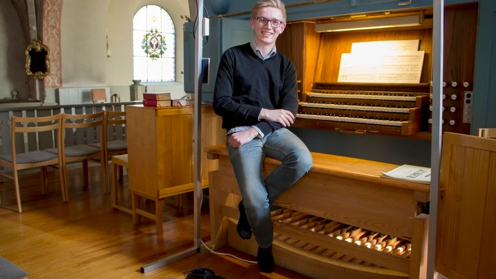 Vid Julita kyrkas barockorgel har Carl-Henrik Gustavsson tillbringat många övningstimmar. "Det är lite kusligt sena kvällar när det är mörkt, knäpper och knakar i kyrkan och bara orgellampan lyser".