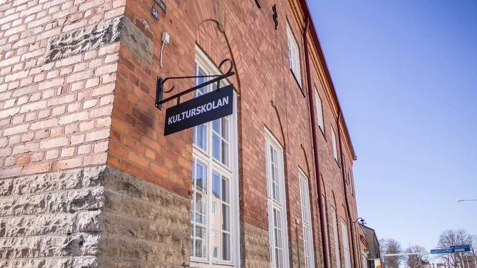 Sju lärare på Kulturskolan är besvikna över att de inte omfattas av kommunens lönesatsning på behöriga lärare, och har skrivit ett brev till ansvariga politiker.