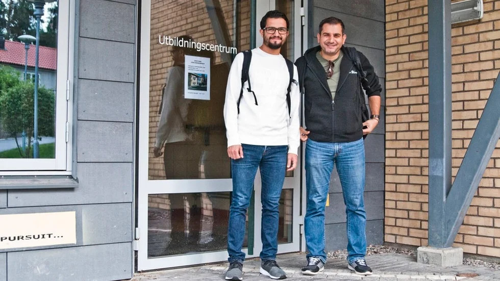 Abdullah Kudsi och Bassel Saihuni studerar nu svenska på Komvux för att kunna gå vidare mot rätt yrke.