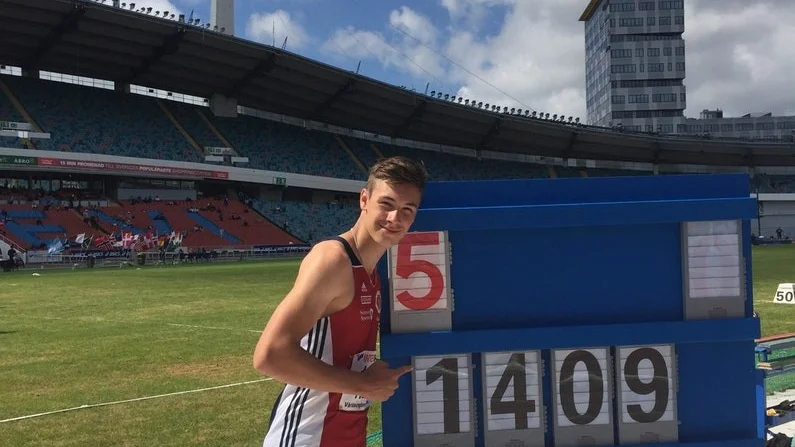 Tim när han satte nytt personligt rekord tidigare i sommar på Nya Ullevi i Göteborg. Nu väntar finnkamp på Stockholms Stadion för NBIS-talangen.