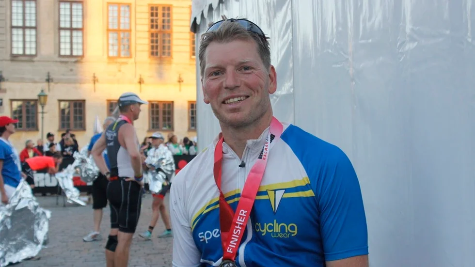 Iron man i Kalmar 2015, en lycklig Roger Culmsee har gått i mål och fotograferas av dottern Ebba.