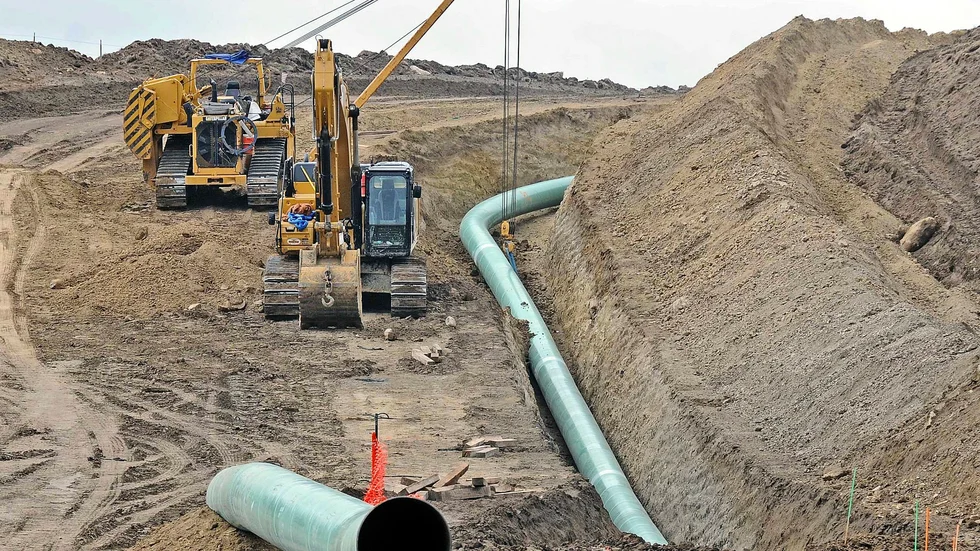 38 kilometer lång. Rören ska vara 0,6-1 meter i diameter och grävas ned under jord. Det är planerna för pipelinen mellan Boden och Luleå. Bilden är en genrebild från en helt annan plats.