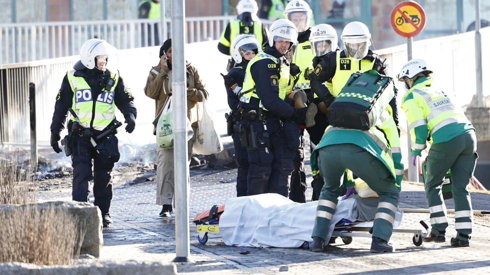 71 poliser skadades under upploppet på långfredagen. Arkivbild.