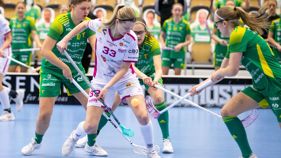 Den 20-åriga forwarden Tilde Hållstam kommer närmast från rivalen Team Thorengruppen.