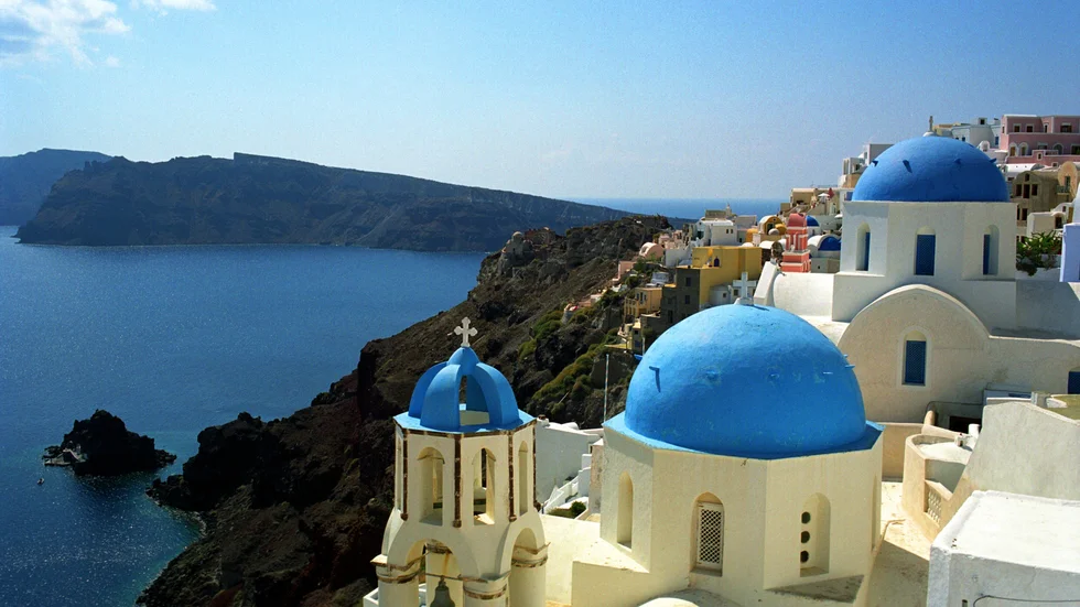 Hundratals charterresenärer kommer inte hem på lördagen, bland annat från Santorini i Grekland. Arkivbild