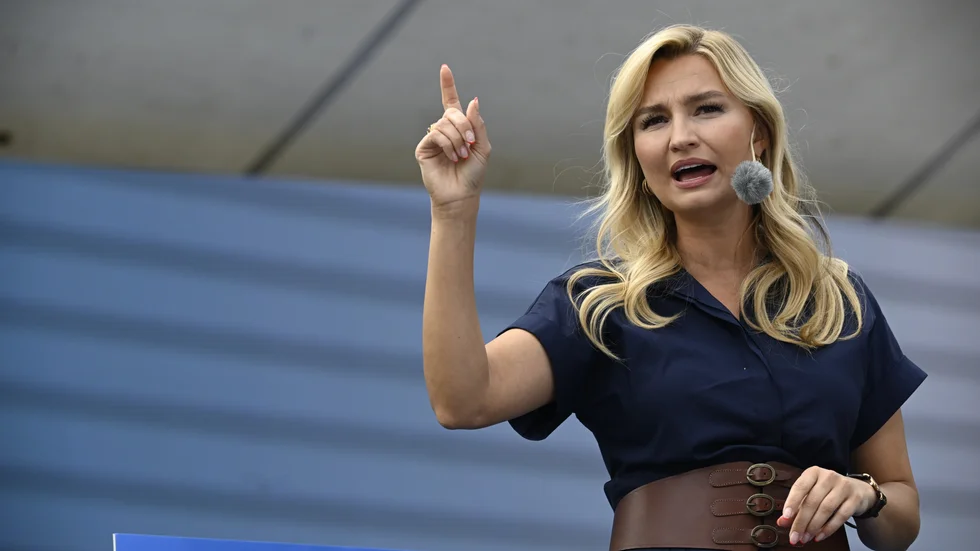 Ebba Busch kan fånga sin publik på samma sätt som amerikanska politiker på valkampanj och lockade många åhörare i Almedalen på tisdagen.