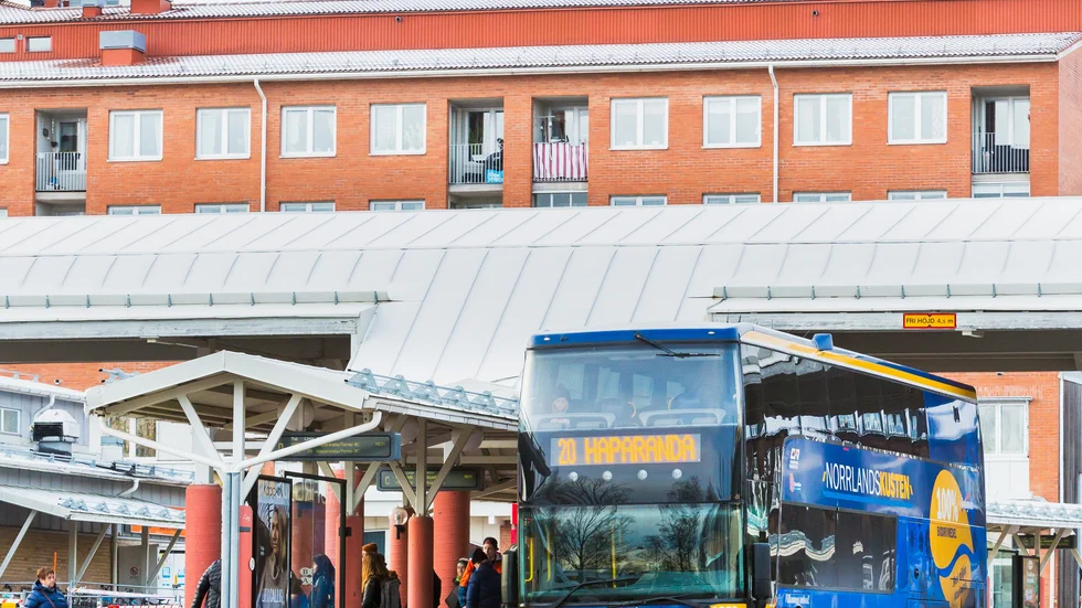 Under sommaren och även under augusti har resenärer drabbats av inställda bussturer med Länstrafiken Norrbotten. Personalbrist har varit en av anledningarna. 