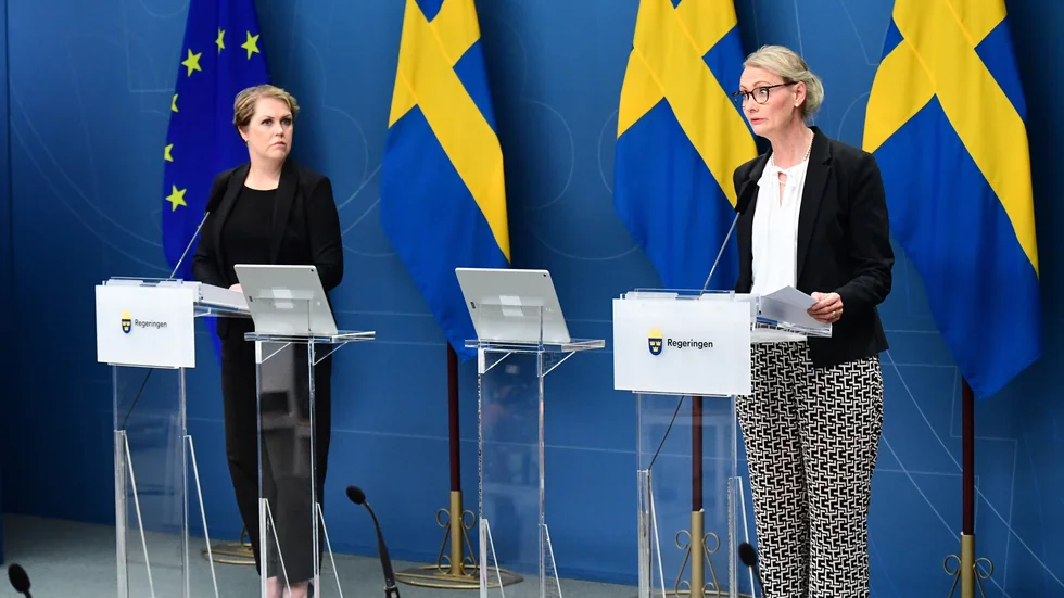 Socialminister Lena Hallengren och Folkhälsomyndighetens generaldirektör Karin Tegmark Wisell vid torsdagens pressträff.