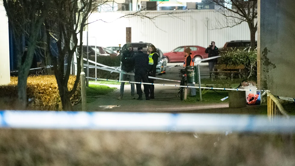 I mitten av december i fjol blev en man i 30-årsåldern knivmördad i Malmöstadsdelen Almhög. Nu döms en 43-årig släkting till 18 års fängelse för mordet. Arkivbild.