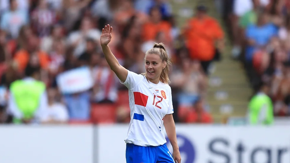 Victoria Pelova och hennes Nederländerna säkrade en kvartsfinalplats genom att besegra Schweiz med 4–1.