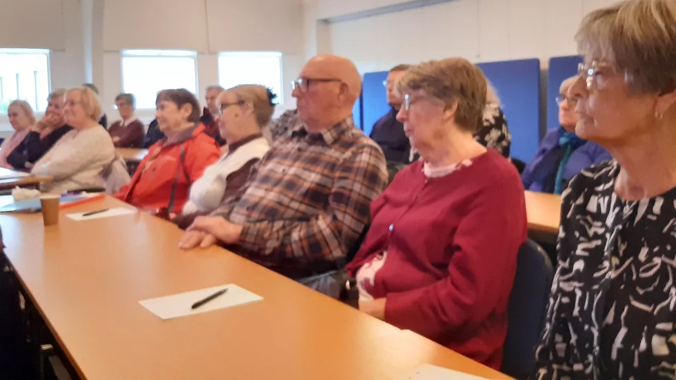 Intresserade medlemmar då Njurförbundet bjöd in till höstmöte.