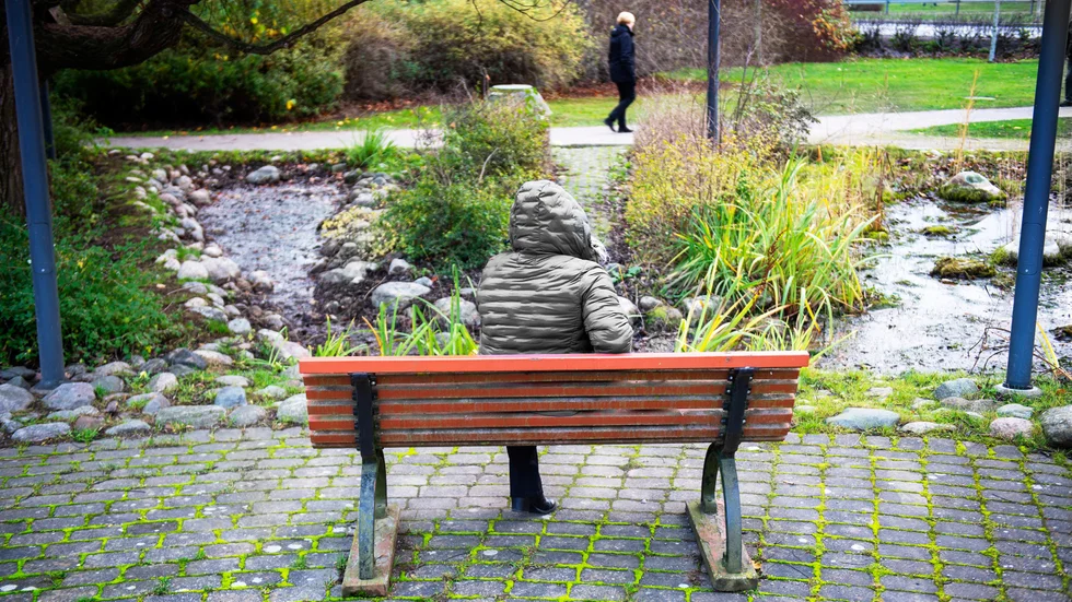 "Folk har frågat varför jag inte lämnade honom. Men det är inte lätt att lämna en sån person. Han hotade mig mycket och jag var alltid rädd. Han isolerade mig och jag hade bara kontakt med honom och hans familj", säger Eva.