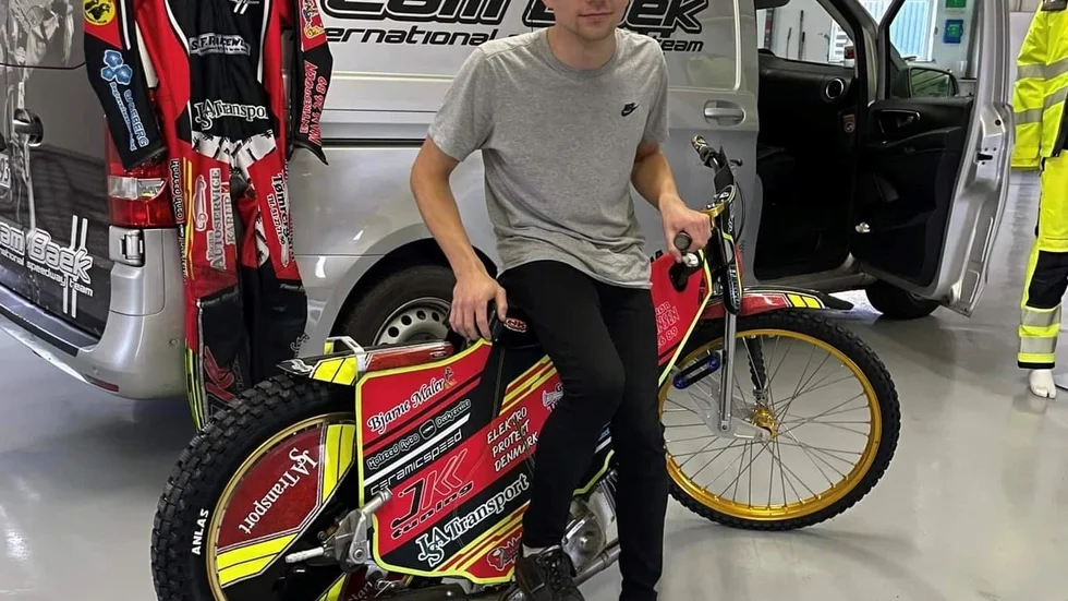 Unge dansken Patrick Baek är klar för Örnarna via samarbetsklubben Smederna.
