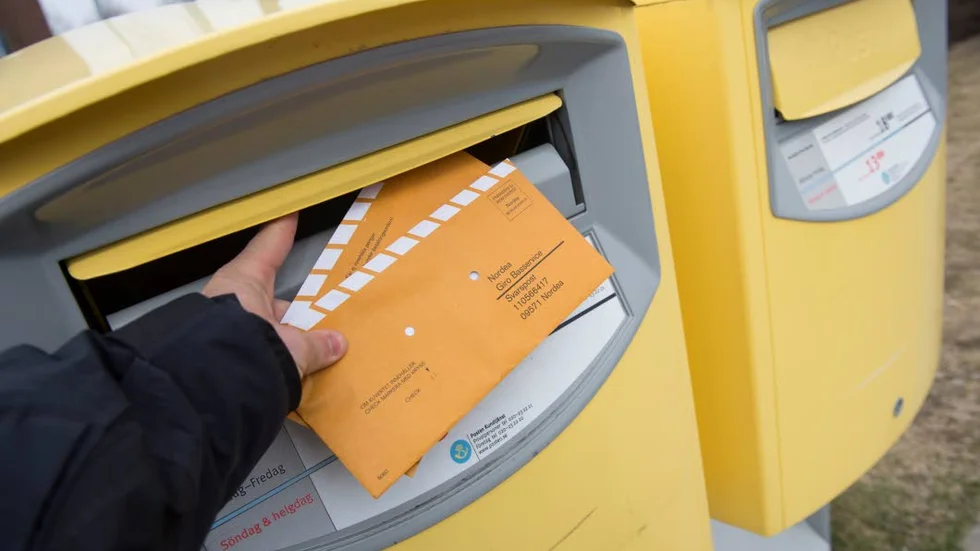 FAKTURA. Att resa över den nya bron i Sundsvall kostar nio kronor. Hur mycket kostar det att skicka en faktura till varje resenär?