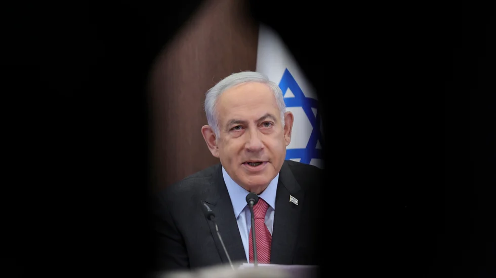 Israels premiärminister Benjamin Netanyahu ställs inför omfattande protester som även har nått de militära leden i landet.