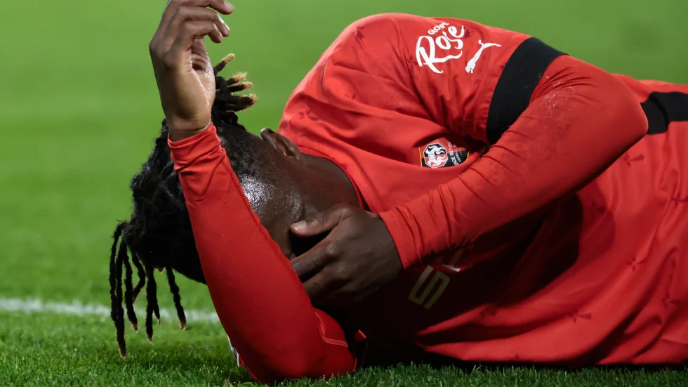 Belgiske Rennes-anfallaren Jérémy Doku missar EM-kvalet mot Sverige på grund av skada. Arkivfoto.