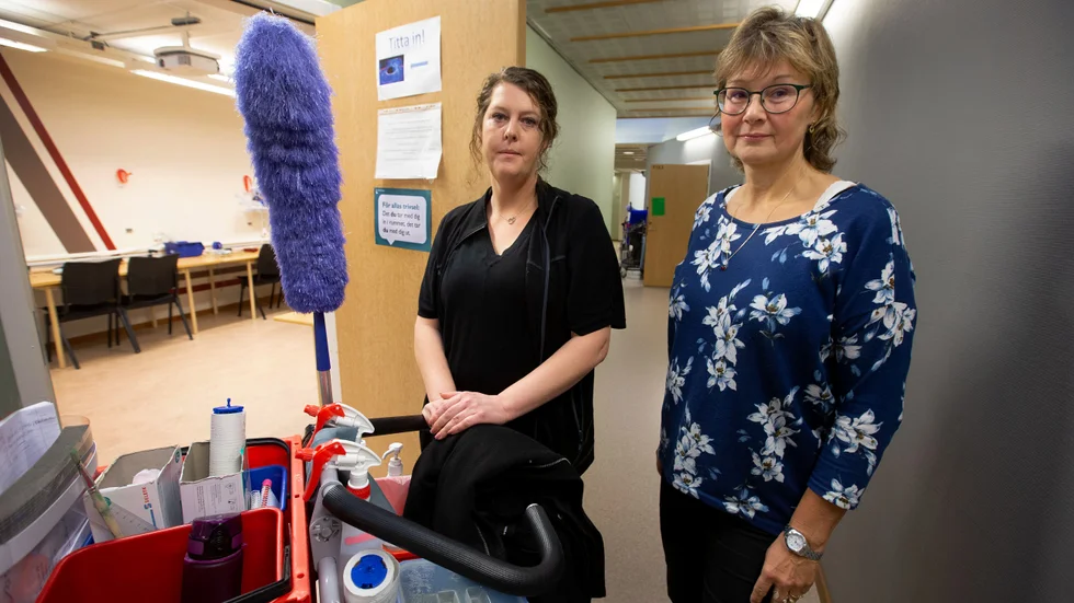Städaren Madelene Berg och enhetschefen Elisabeth Caesar, är bekymrade över ungdomarnas agerande. "Man kan undra hur det blir när de kommer ut på arbetsmarknaden, då kan man inte slänga skräp omkring sig hur som helst", säger de.
